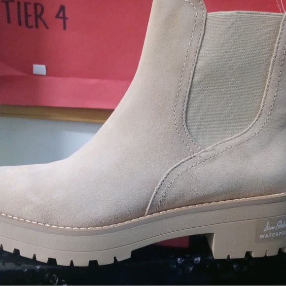 NWT Sam Edelman Justina Lug Sole Chelsea Boot Size 6 color Sesame Suede - Picture 2 of 5